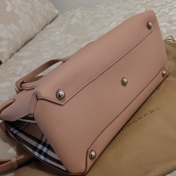 BURBERRY Medium Banner in Leather and Vintage Check- Ash Rose - Picture 6 of 6